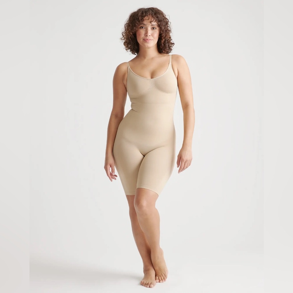 QUINCE Sculpting Mid-Thigh Bodysuit Medium Clay 6603